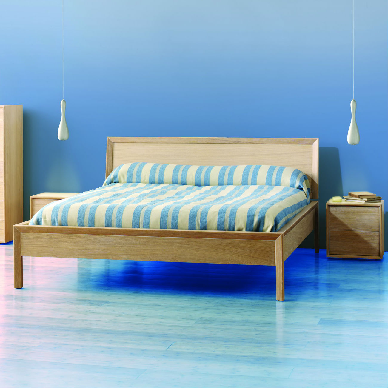 Lit en bois massif contemporain brin d'ouest