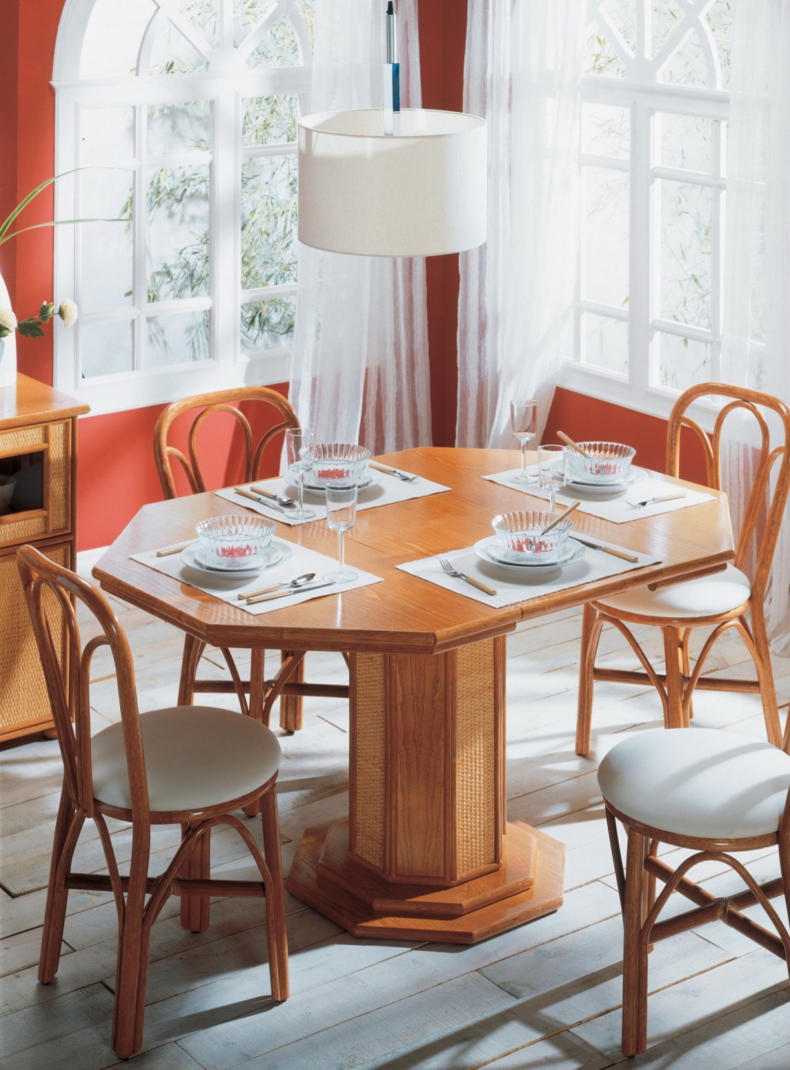 Table octogonale en rotin avec allonge