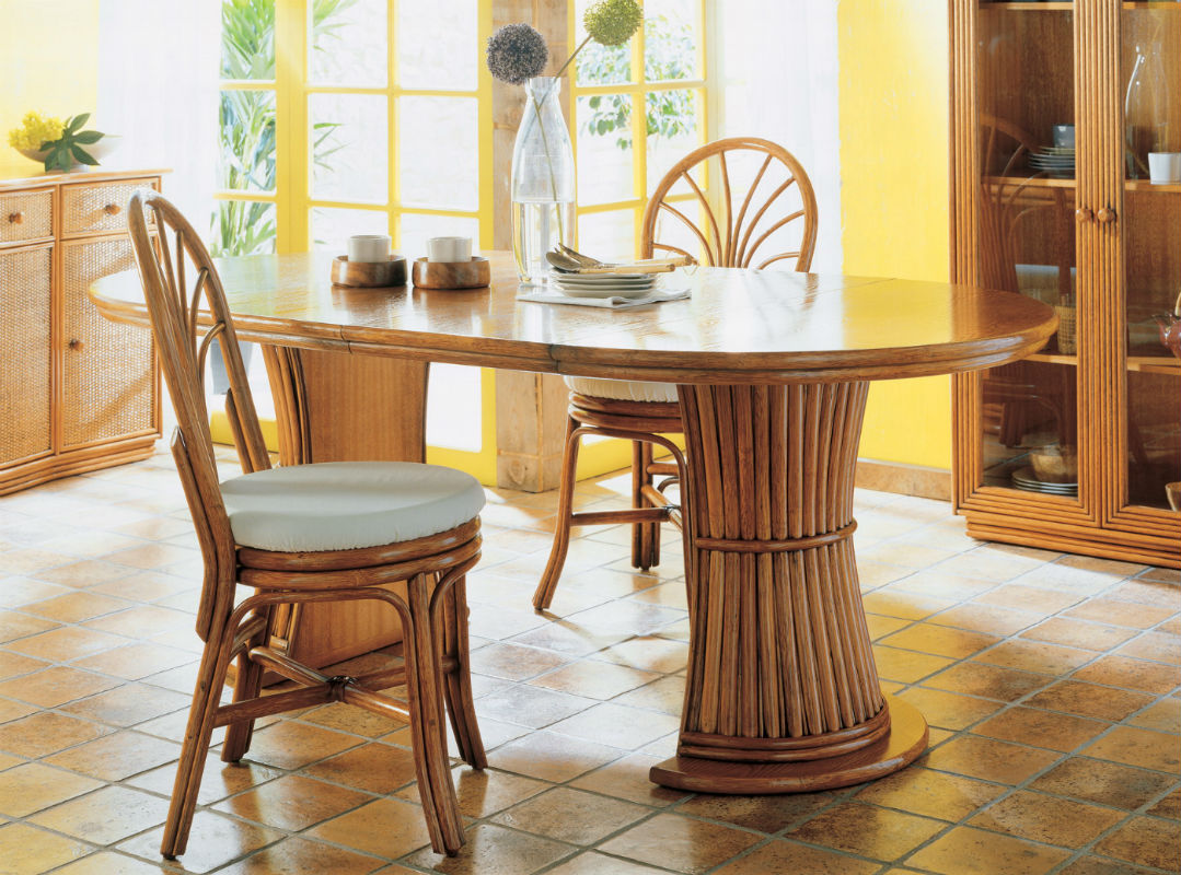 Table ronde en bois coloris lavande pour enfant et 2 chaises