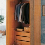 Armoire rotin une penderie trois tiroirs