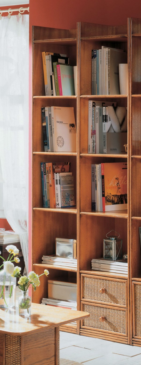 Petite bibliothèque en rotin