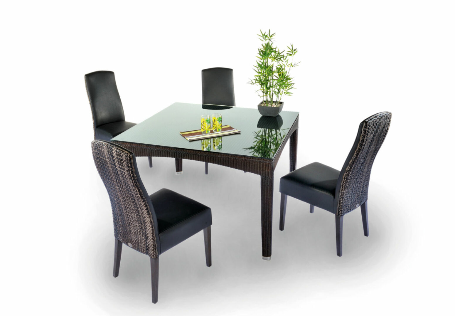 Chaises noires en loom avec table