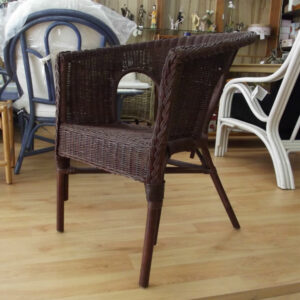 Fauteuil en moelle de rotin prune