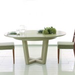 Table ronde en bois extensible et chaises
