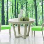 Table ronde en bois avec allonges et chaises en bois