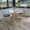 4 chaises et 1 table ronde en rotin naturel