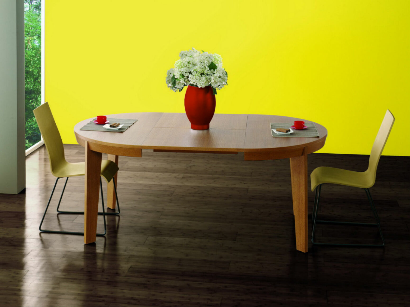 Table en bois avec allonges intégrées