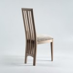 Chaise design haut dossier en bois