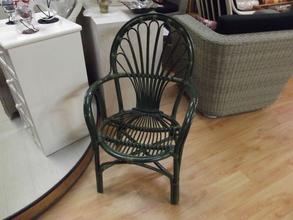fauteuil en rotin vintage vert