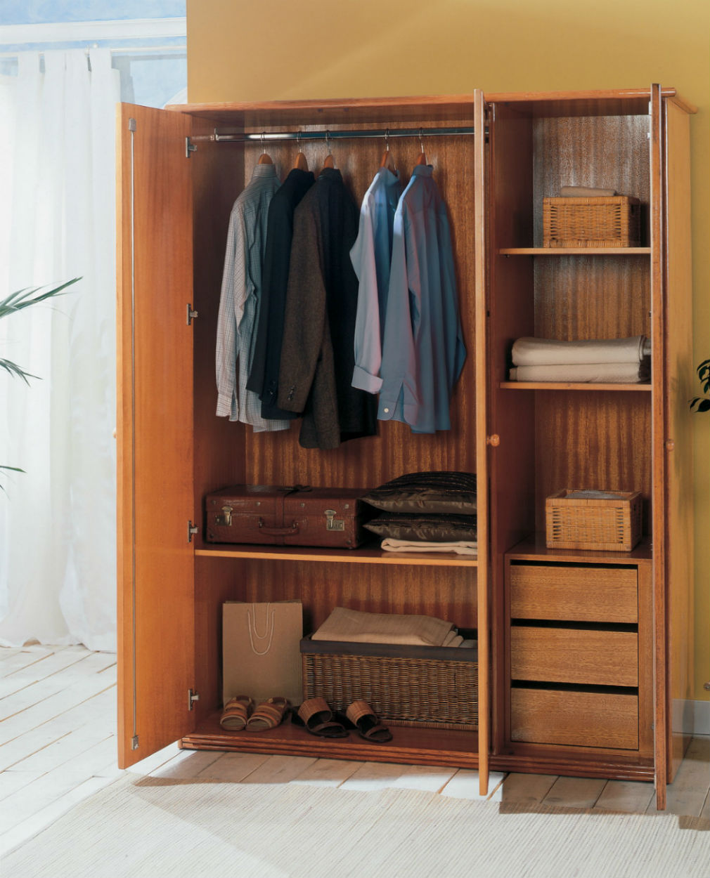 Dressing en bois clair avec penderies -Compagniedesateliers