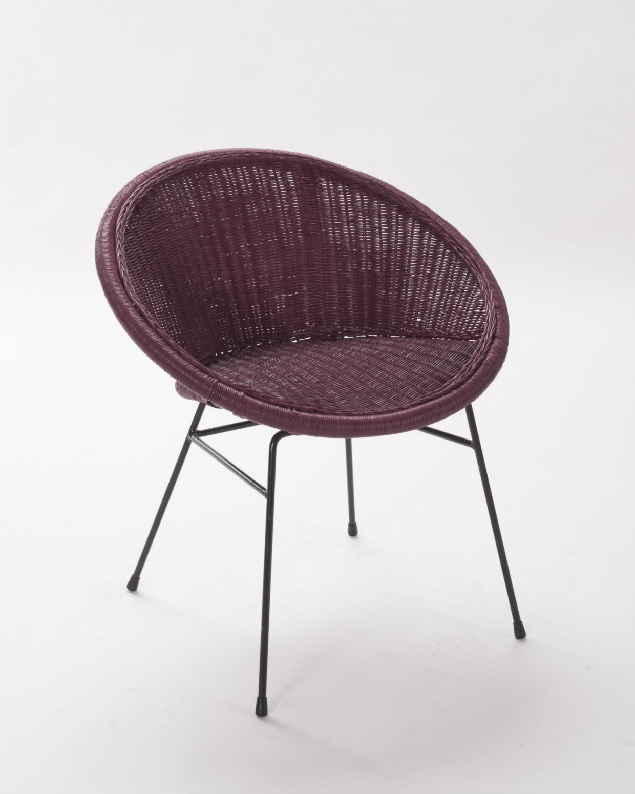 fauteuil rond vintage en rotin avec pieds metal