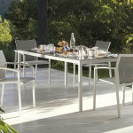 Table aluminium plateau verre avec chaises de jardin