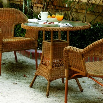 Table de jardin ronde avec chaises en résine tressée miel