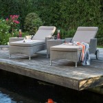 Deux bains de soleil en résine tressée grise
