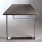 Table de salle à manger en bois vieilli et pieds chromés