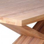 Table moderne en bois massif