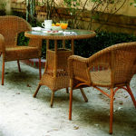 Table et chaises de jardin en résine tressée miel