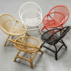 Fauteuils coquille en rotin en couleur