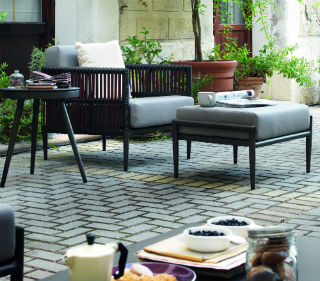 pouf et fauteuil de terrasse en résine