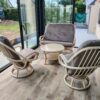 Canapé, 2 fauteuils en rotin pivotant et table basse en rotin naturel