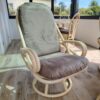 Fauteuil tournant en rotin naturel
