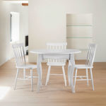 Table ronde avec chaises en bois blanc