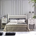 Tête de lit cannée en pin blanc avec chevets
