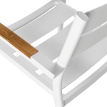 Chaise en aluminium blanc avec accoudoirs bois