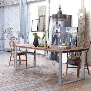 Table rectangle en bois pieds chromés avec chaises en rotin