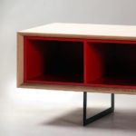 Niches de rangement rouge de meuble tv bois avec pieds métal