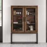 Vitrine en noyer avec 2 portes et pieds métal