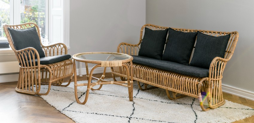 Canapé en rotin vintage Sika design avec fauteuil et table basse couleur naturel