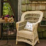 Fauteuil osier blanc de salon avec haut dossier