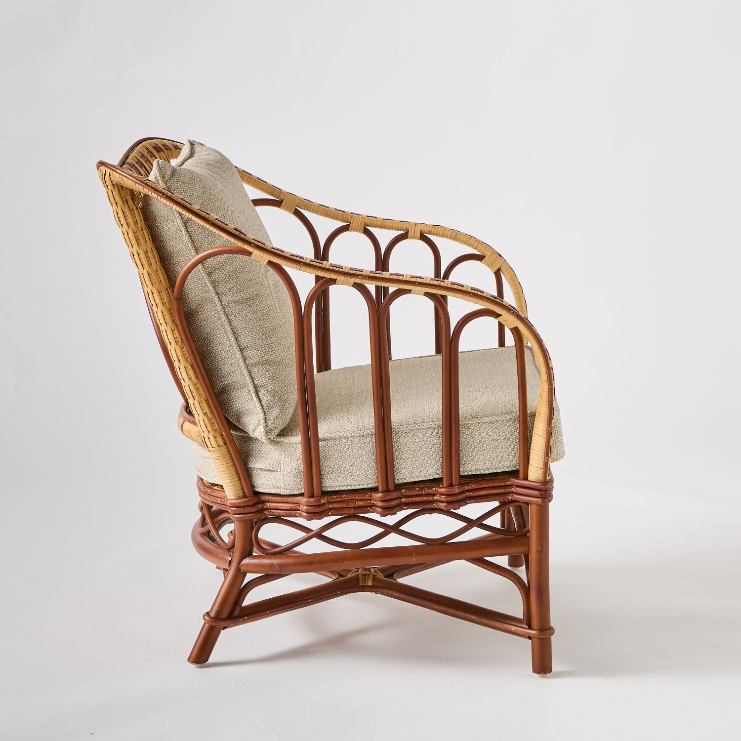 fauteuil deco en rotin tresse bagatelle Fauteuil confort en rotin tressé Bagatelle