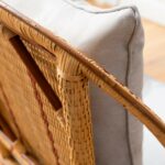 Fauteuil en rotin tressé avec coussin d'assise et de dossier