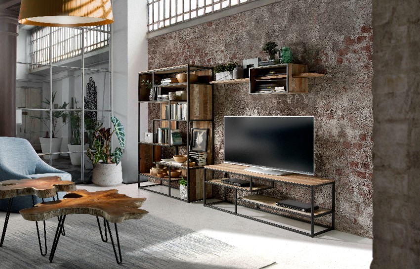 Intérieur loft avec murs en brique et meubles bois et métal