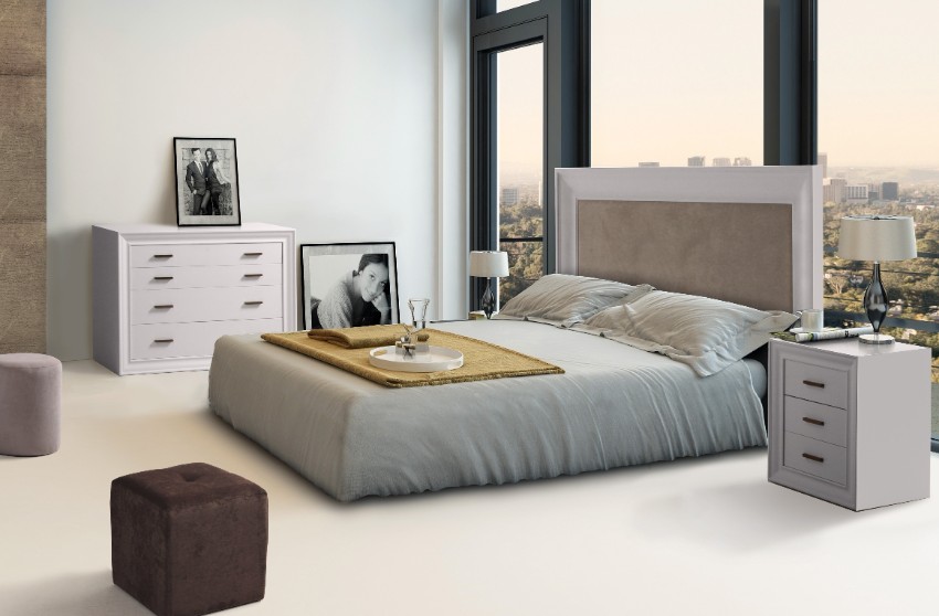 Chambre moderne en bois, tête de lit avec tissu