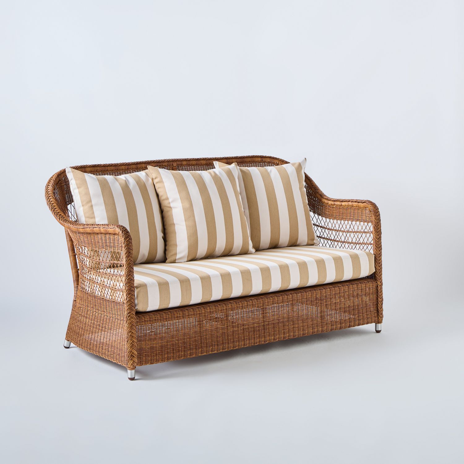 canape biarritz exterieur en rotin tresse avec coussin a rayures Canapé de salon de jardin 2 places tissu rayé couleur marron