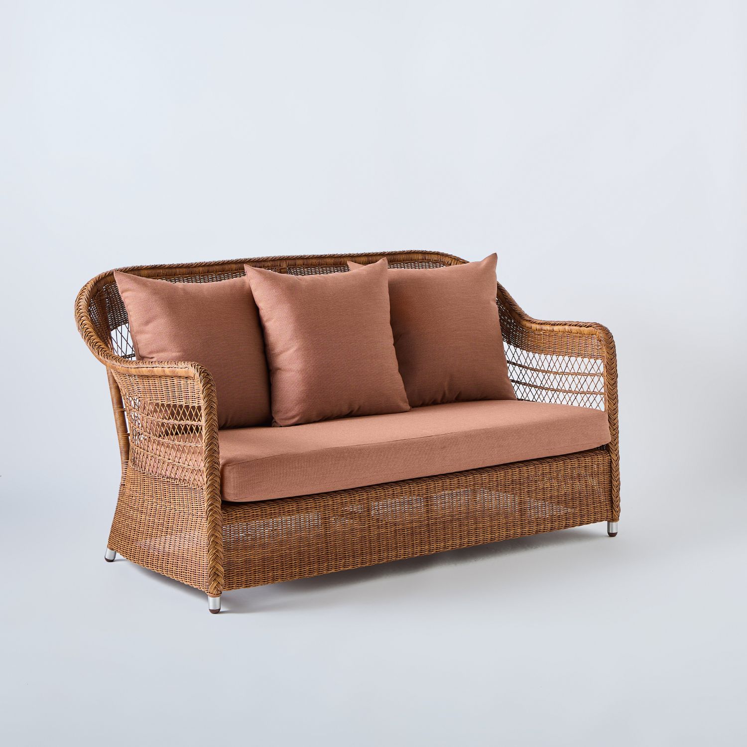 canape outdoor 2 places en rotin tresse chataigne biarritz Canapé de jardin Biarritz 2 places marron avec coussins