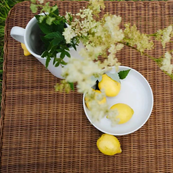 table basse de jardin marron en resine tressee biarritz Table basse Biarritz couleur châtaigne
