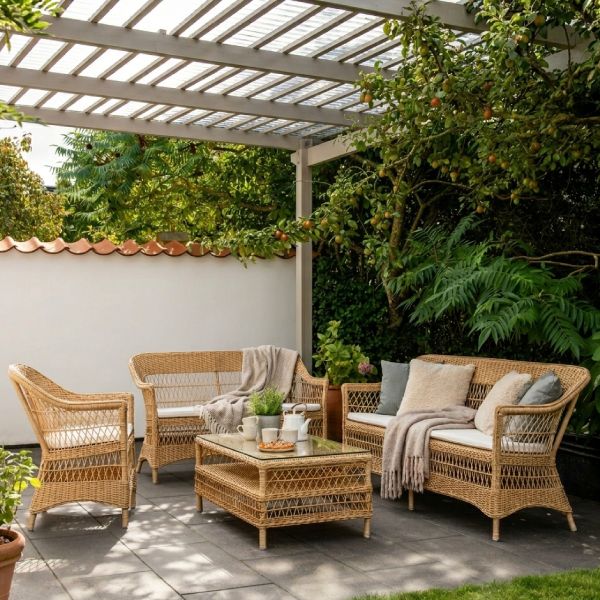 Salon de jardin complet en résine tressée style rotin naturel