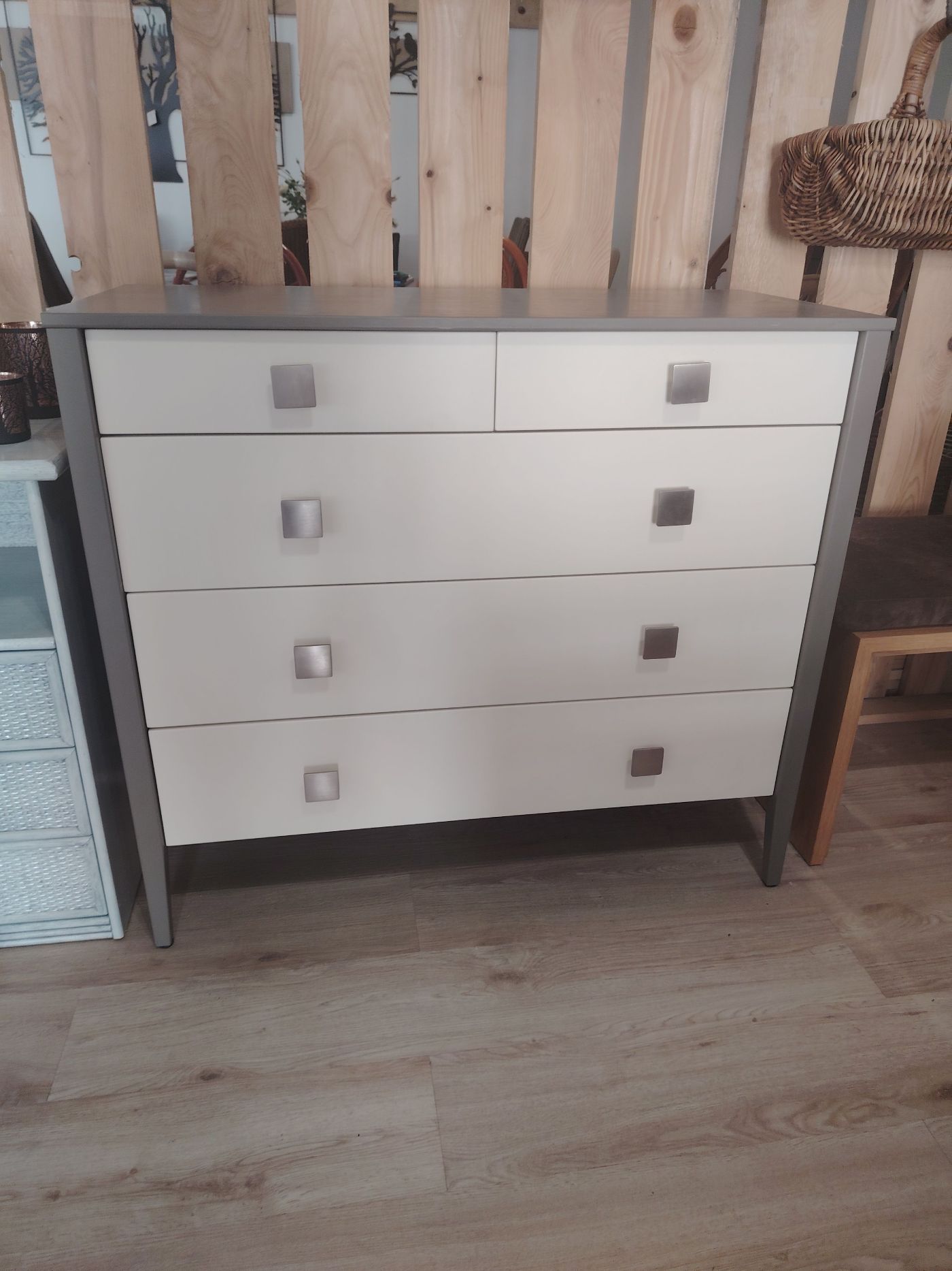 Commode 3 grands tiroirs et 2 petits en promotion
