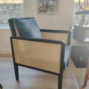 Fauteuil de salon en cannage et bois en promo