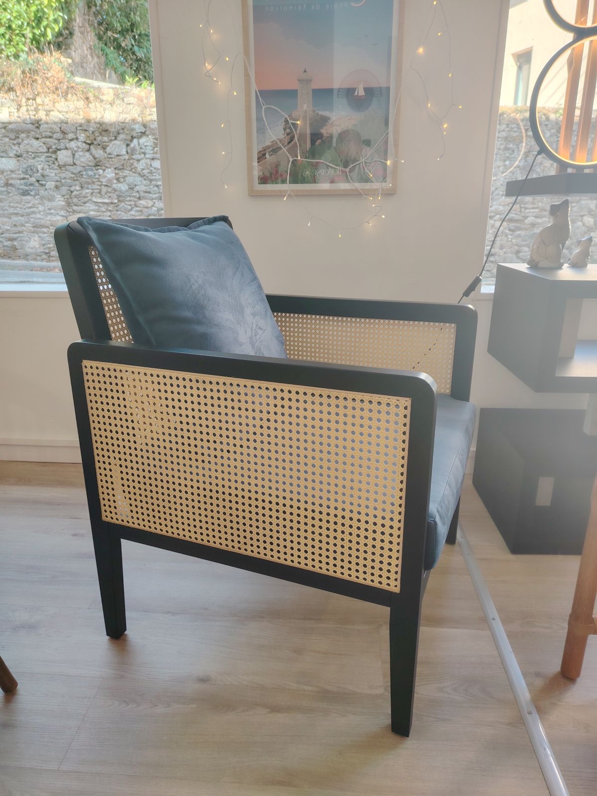 Fauteuil de salon en cannage et bois en promo
